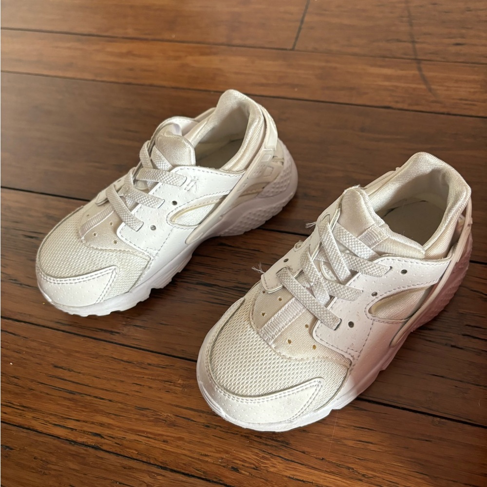 Like New White Nike Huaraches Kids Toddler Sneakers SZ 9C